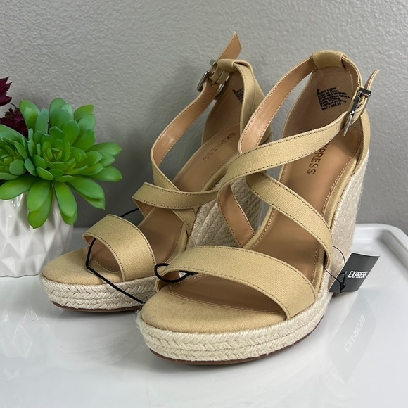 NWT Express Espadrille Wedge 6 Cream Cross Strap - Picture 1 of 12